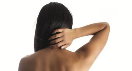 The girl shows her neck from Sorna on the back