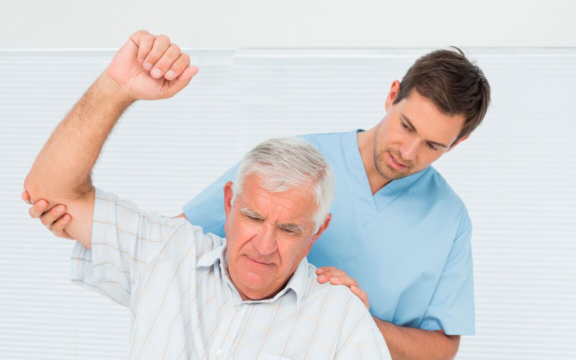 doctor examining a patient with shoulder osteoarthritis